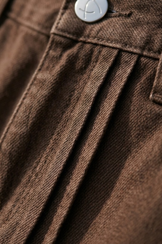 Zoom textura y tablitas laterales Jean Chocolate